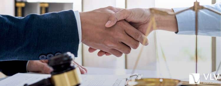 imagem representando advogado gratuito. 