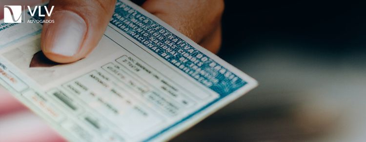 imagem representando CNH vencida. 