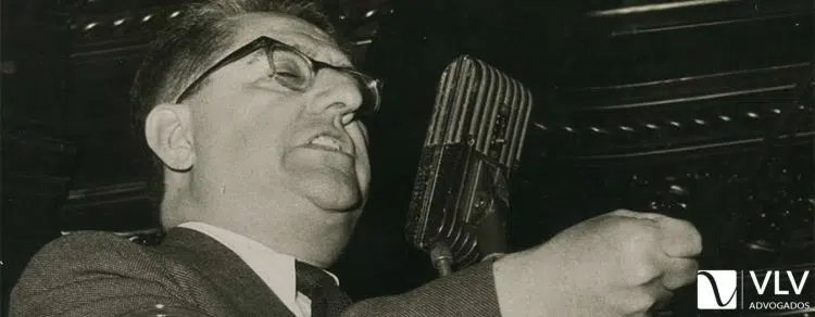 Lei Afonso Arinos