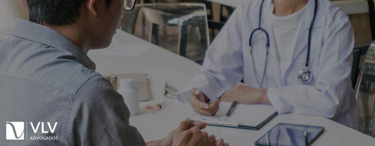 medico-e-paciente-conversando