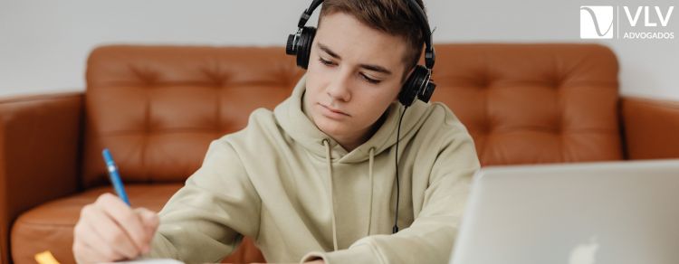 imagem representando reprovação escolar