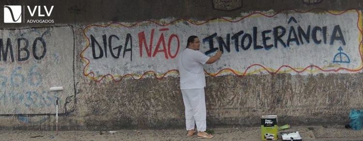 Como lidar com intolerância religiosa no trabalho?