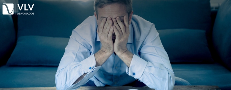 Aluguel atrasado: quando posso ser despejado? 1 Imagem representando pessoa preocupado com aluguel atrasado.