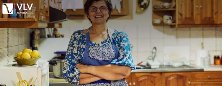 Dona do lar tem direito a aposentadoria? Guia completo 