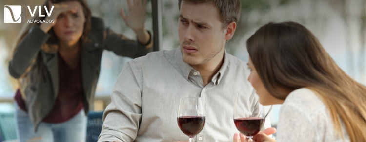 Expor Traição é Crime? Evite Problemas Legais!