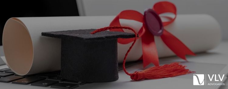 imagem de diploma representando revalidação e reconhecimento de diploma estrangeiro