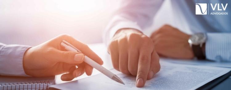 assinatura de termo de consentimento