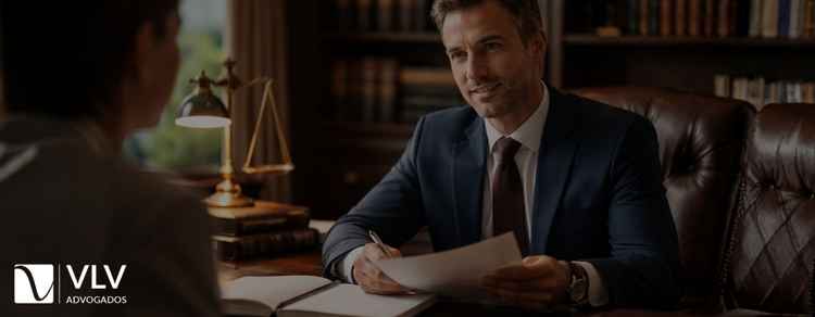 Contratar advogado particular: quais os benefícios? 1 imagem representando advogado particular