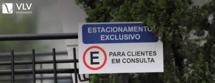 imagem de placa com os dizeres: "estacionamento exclusivo para clientes"
