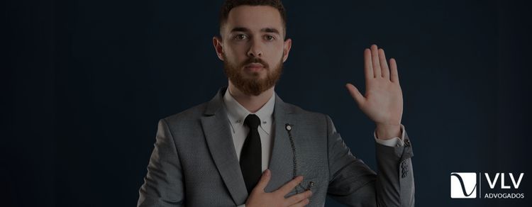 imagem de um homem representando um politico