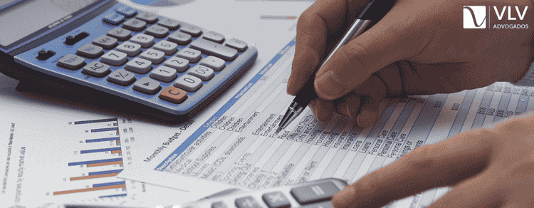 Imagem representando negociação de dívida na Justiça.