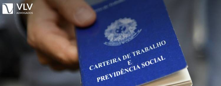 imagem contendo carteira de trabalho, representando a CLT