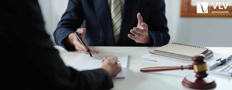 Como funciona a consulta com advogado? Esclareça dúvidas! 1 imagem representando consulta com advogado