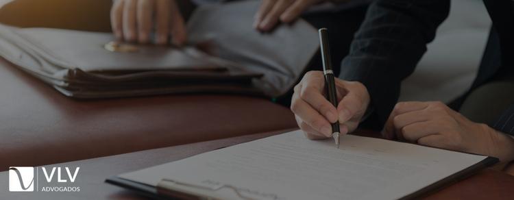 imagem representando revisão de contrato
