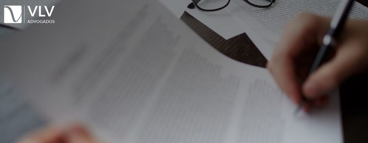 Falsificação de documento público: o que é e o que a lei diz?