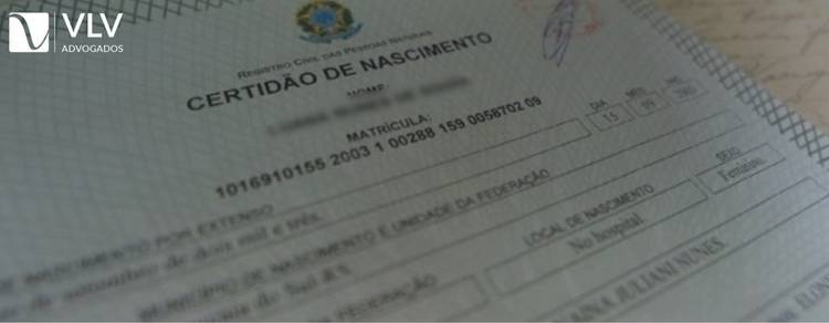 imagem representando erro na certidão de nascimento. 