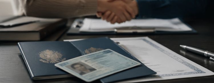 Advogado reunindo documentos para união estável