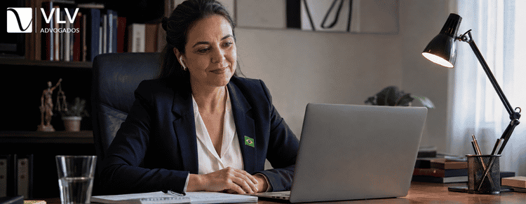 Transtorno bipolar dá direito ao BPC LOAS? Guia completo 2026 2 Advogada em consulta online orientando cliente sobre BPC LOAS por transtorno bipolar
