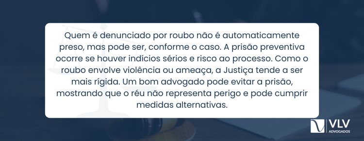 Quem foi denunciado por roubo vai preso logo no início?