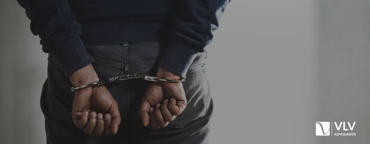 Réu primário acusado de roubo