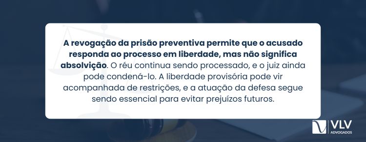 A revogação da prisão preventiva por homicídio qualificado significa absolvição?