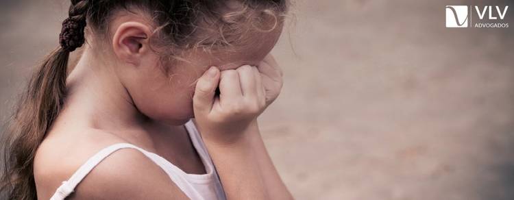 Guarda de criança vítima de maus-tratos: como pedir? 1 imagem representando criança vítima de maus-tratos