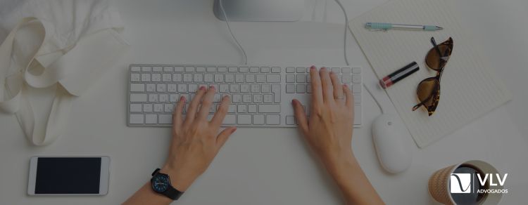 Advogado trabalhista online: como contratar?