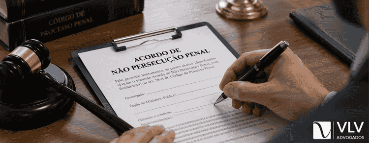 Acordo de Não Persecução Penal (ANPP): quando é possível? 1 homem assinando um acordo de não persecução penal