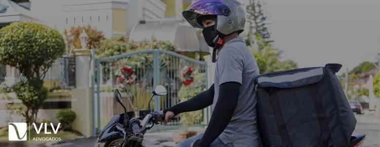 Imagem representando motoboy sem registro na carteira. 