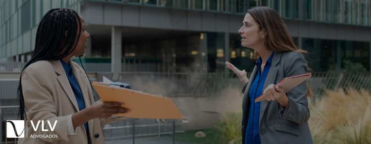 Acusação de estelionato por causa de dívidas 1 Imagem representando acusação de estelionato por causa de dívidas.