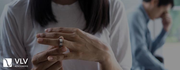 Imagem representando divórcio sem bens e sem filhos.