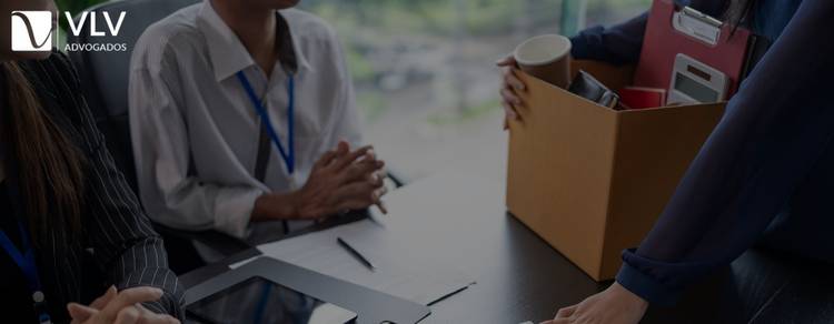 Imagem representando empregado com estabilidade demitido sem justa causa