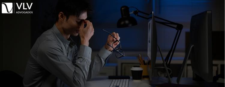 Imagem representando horas extras não pagas.