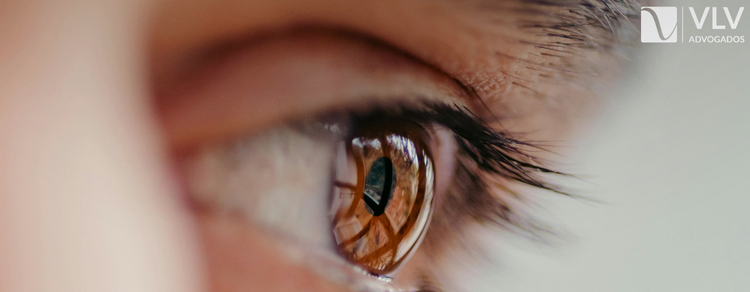 Vetada regulamentação de símbolo de acessibilidade para visão monocular 1 Imagem representando visão monocular.