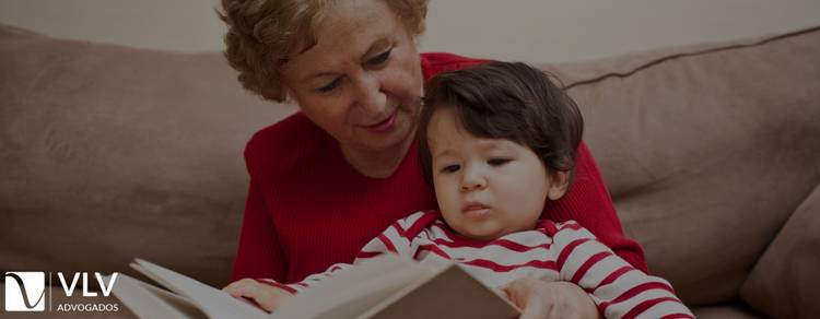 Avó conta como é ver neto sem pensão do pai 1 Imagem representando pensão do pai