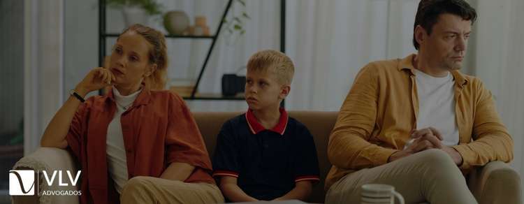 Imagem representando divórcio extrajudicial com filho menor.