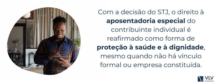 Sim. O STJ reconhece o direito mesmo sem vínculo formal.