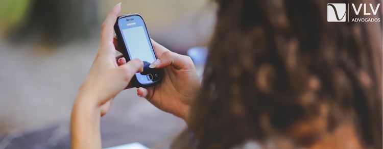 Marcar encontro com adolescente expõe riscos, configura crime e reforça importância da denúncia 1 Imagem representando adolescente .