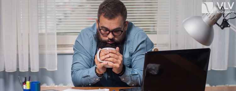 imagem representando trabalhar doente