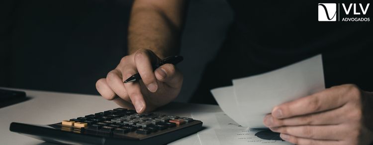 Decisão do STJ e novo salário mínimo impactam o cálculo da pensão alimentícia 1 Imagem representando pensão alimentícia.