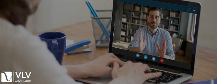 Posso falar com advogado criminal online? 1 Imagem representando advogado criminal online.