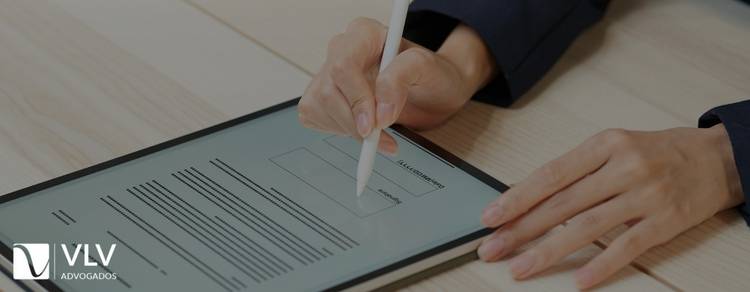 Imagem representando assinar documentos jurídicos pela internet.