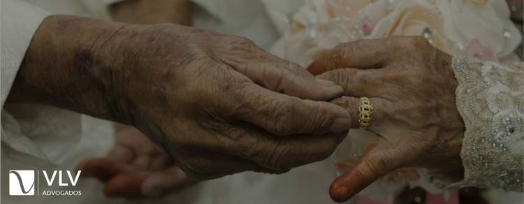 Imagem representando aasamento após os 70 anos.