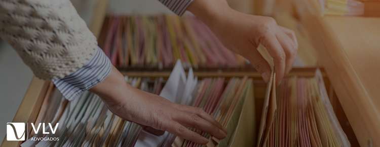 Contrato de gaveta: tem validade jurídica? 1 Imagem represnetando contrato de gaveta.