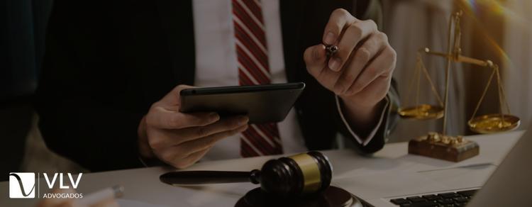 Por que todo acusado tem direito a um julgamento justo? 1 Imagem representando direito a um julgamento justo.