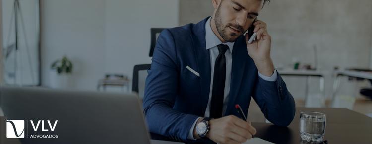 Quando o advogado online é a melhor opção? 1 Imagem representando um advogado online.