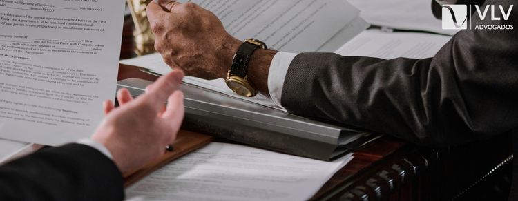 Filho único herdeiro, o que muda com inventário extrajudicial e moradia garantida? 1 Imagem representando filho único no inventário extrajudicial.