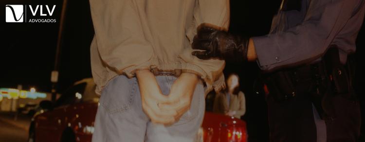 “Achei que nunca sairia”: relato de jovem preso preventivamente 1 Imagem representando preso.