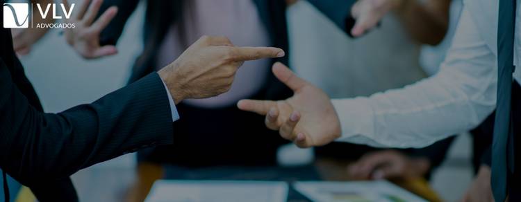 Acusações usadas como arma em disputas familiares 1 Imagem representando disputas familiares