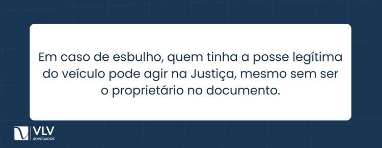 Esbulho possessório de veículo: como ocorre e como agir 2 Pode agir judicialmente quem exercia a posse legítima do veículo, ainda que não seja o proprietário formal registrado no documento.